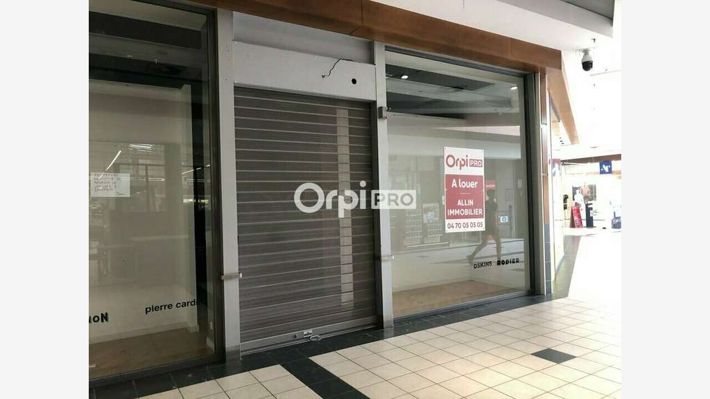 A louer local commercial 107m² + parking à Domerat