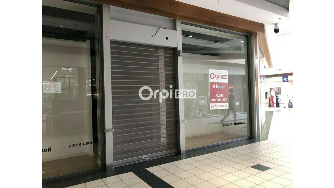 A louer local commercial 107m² + parking à Domerat