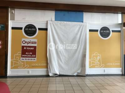 A louer local commercial 109m² + parking à Domerat