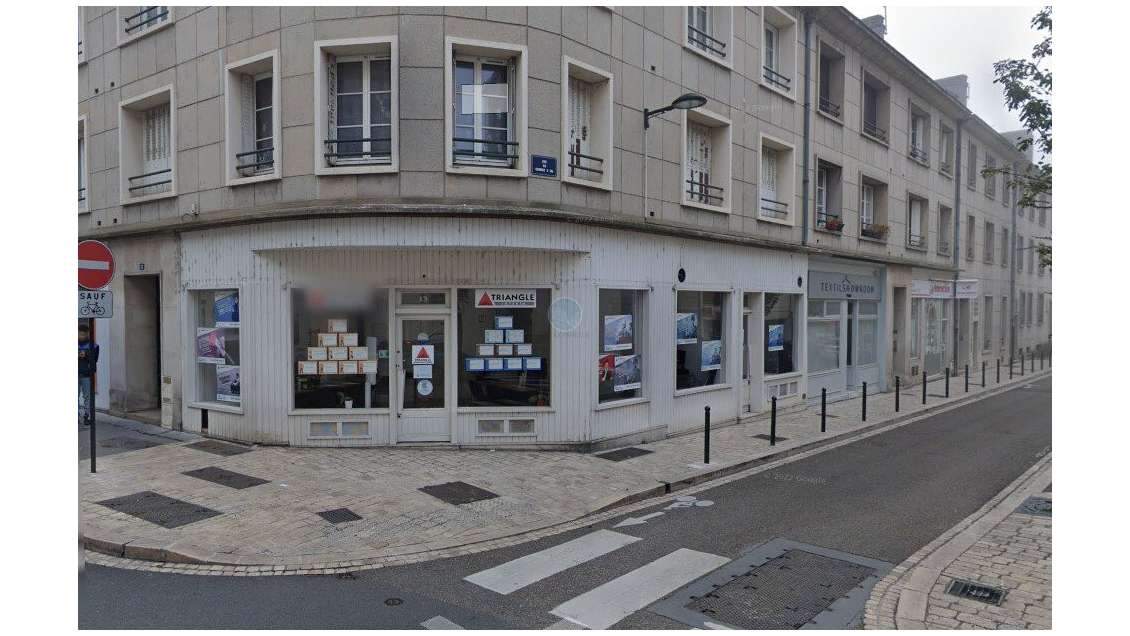 A louer local commercial en angle 117m² à Orléans 