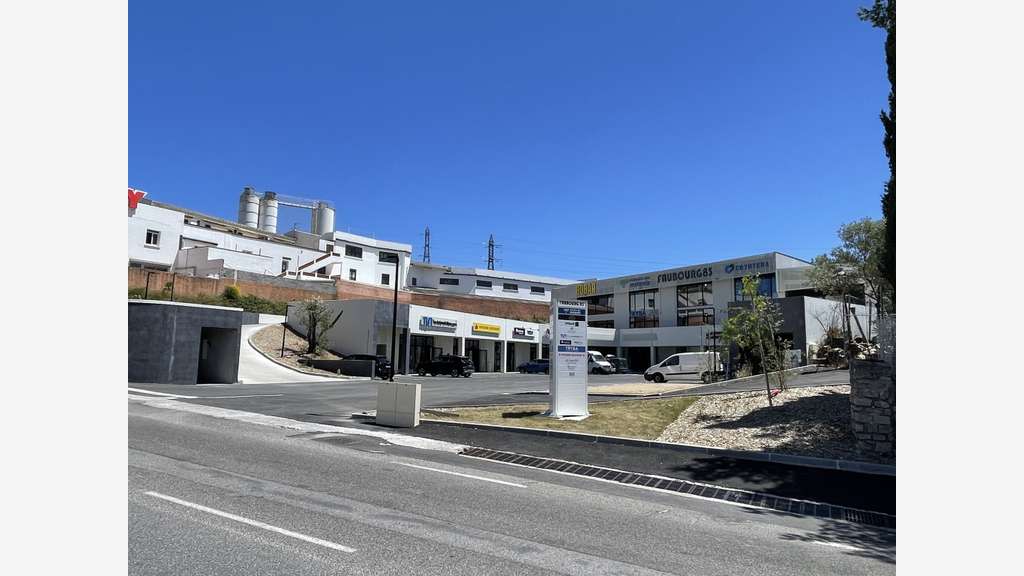 A louer local commercial brut de 120m² à La Garde