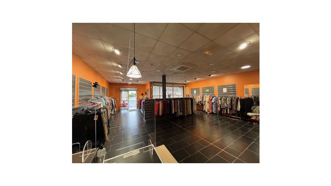 A louer local commercial de 120m² à Lisle-sur-Tarn