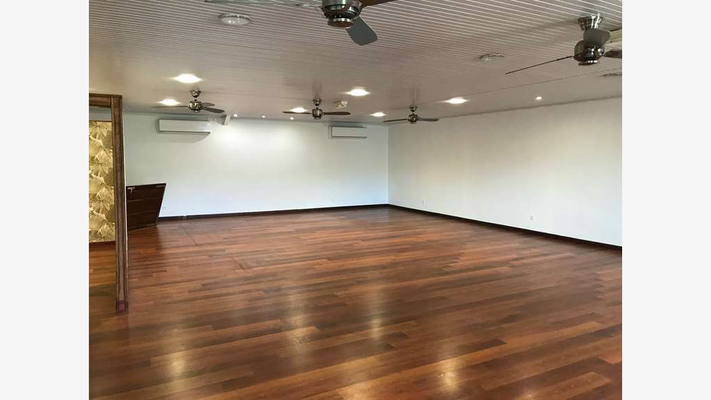 A louer local commercial de 130m² en Martinique