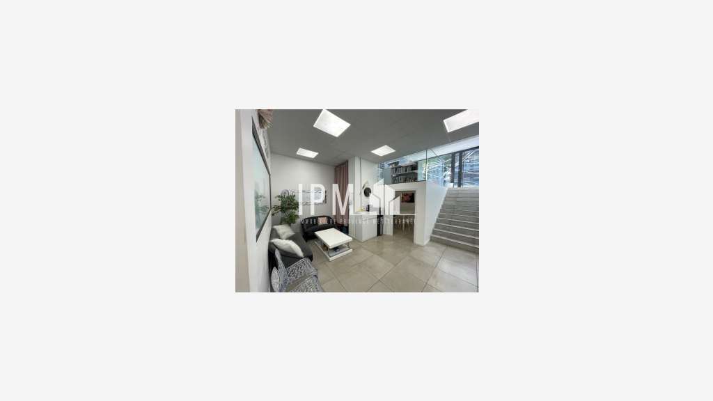 A louer local commercial 135m² Marseille 13003