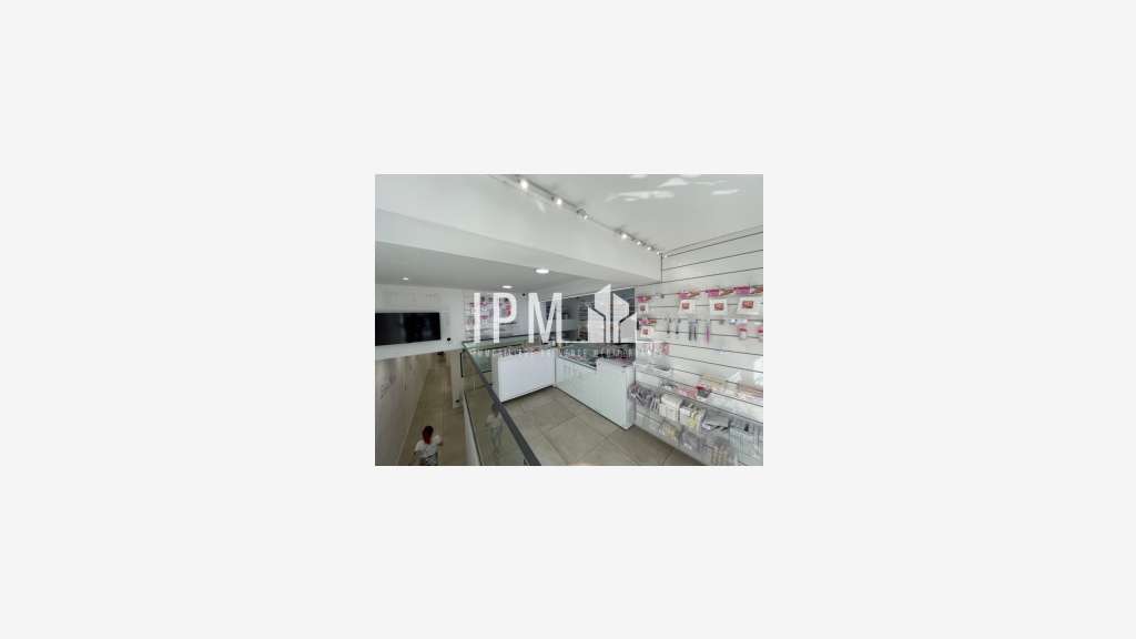 A louer local commercial 135m² Marseille 13003