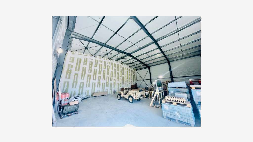 A louer local commercial de 135m² en zc à Vedène