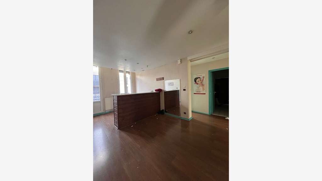 A louer local commercial 150m² en R+1 le Bouscat