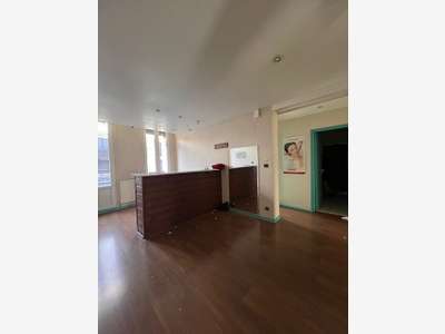 A louer local commercial 150m² en R+1 le Bouscat