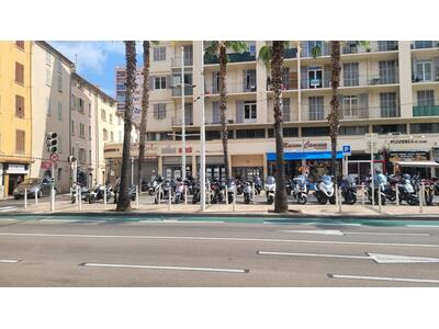 Location Locaux commerciaux - Boutiques à Toulon