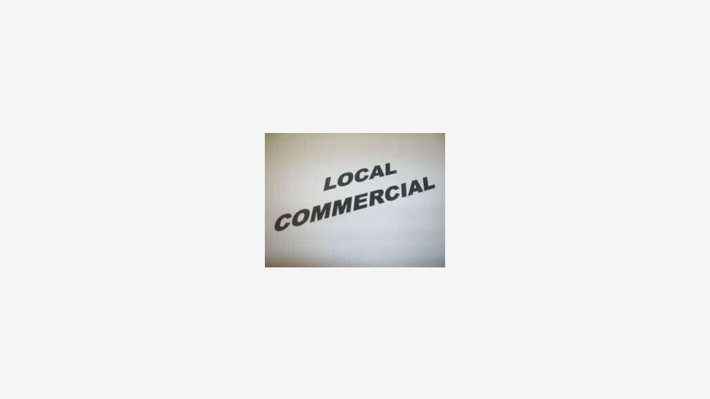 Loue local 180m² sur axe très passant Val de Saire