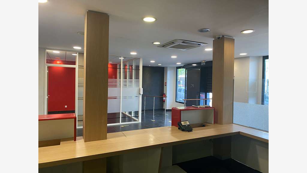 A louer local commercial 190m² emplacement N°1 FDF