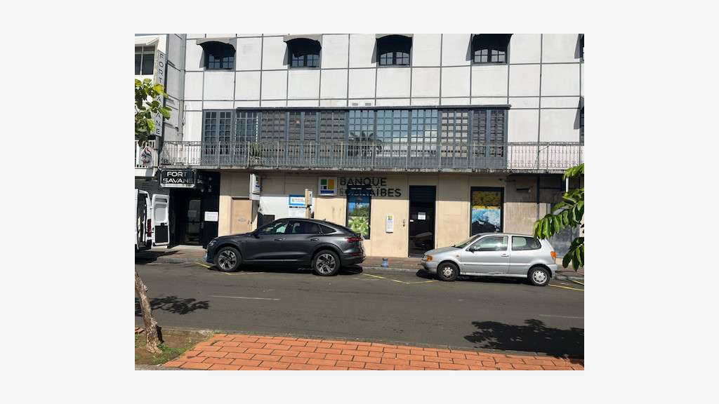 A louer local commercial 190m² emplacement N°1 FDF