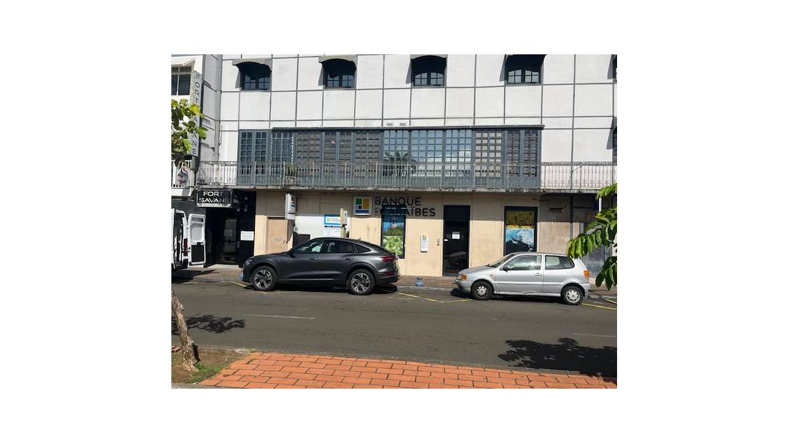 A louer local commercial 190m² emplacement N°1 FDF