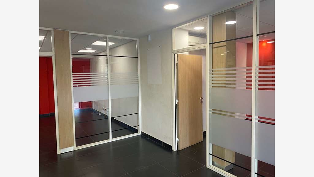 A louer local commercial 190m² emplacement N°1 FDF