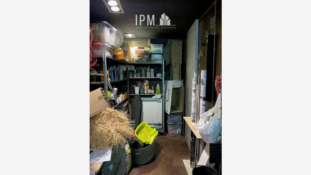 A louer local commercial de 66m² à Marseille 13007