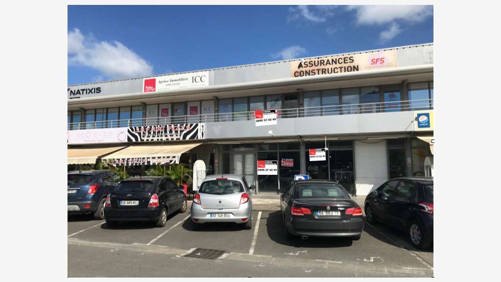 Local commercial 200m² à louer Jarry Baie Mahault