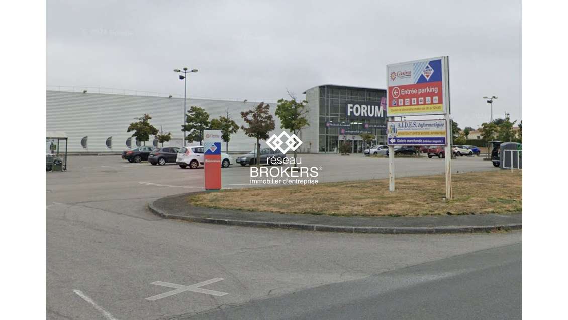 Local commercial de 2054m² à louer à Pompaire