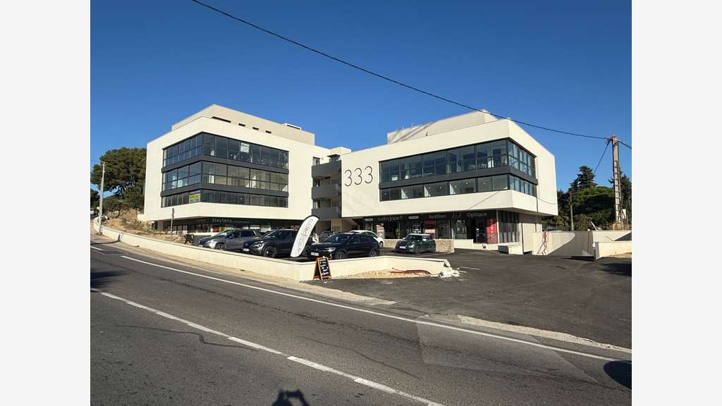 A louer local commercial 207m² La Seyne sur Mer