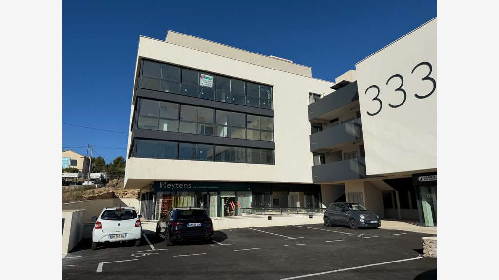 A louer local commercial 207m² La Seyne sur Mer