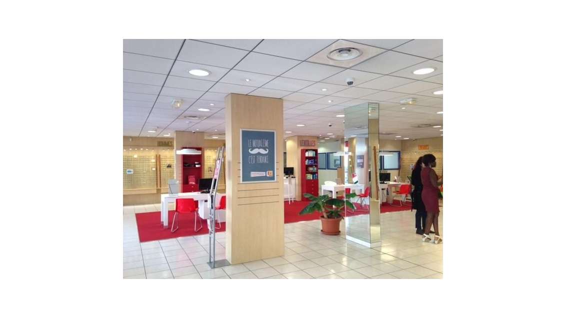 Location local 227m² belle vitrine 69009 Vaise