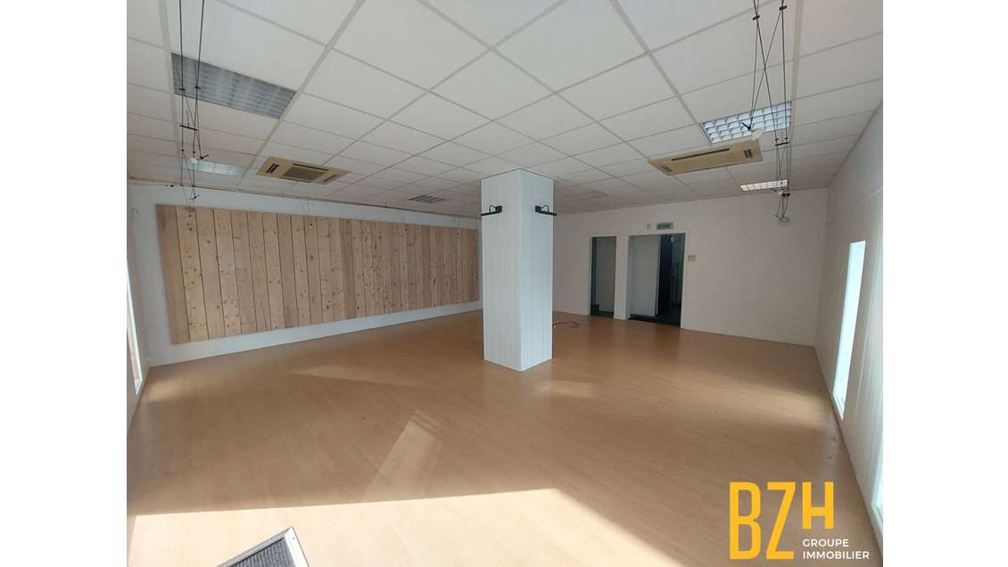 Local commercial de 240m² à louer à Lorient
