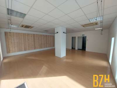 Local commercial de 240m² à louer à Lorient