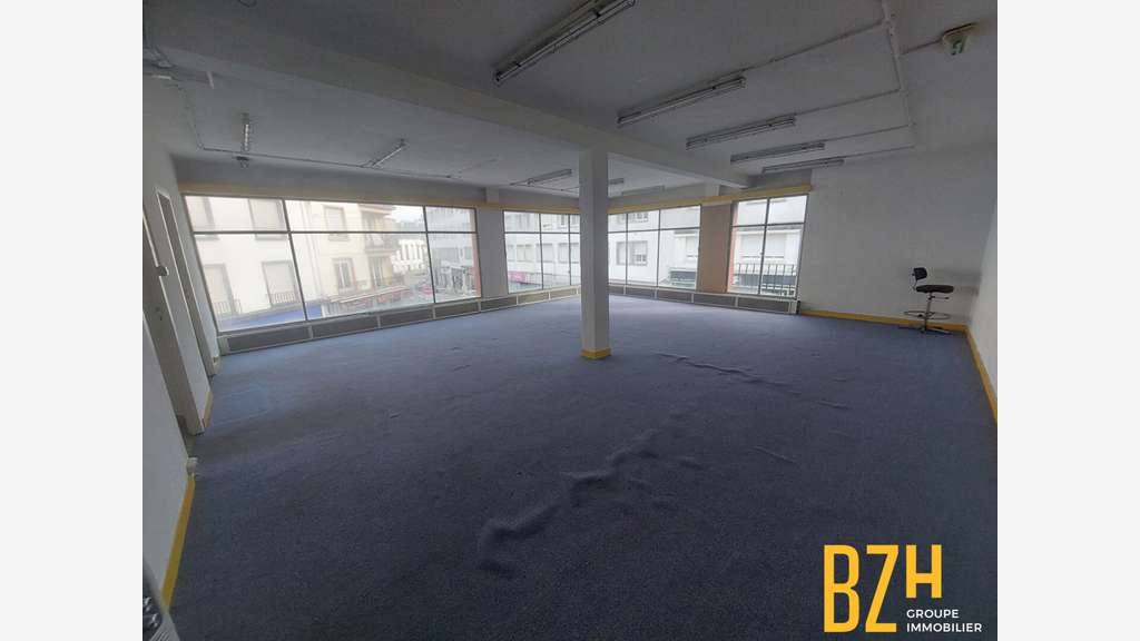 Local commercial de 240m² à louer à Lorient