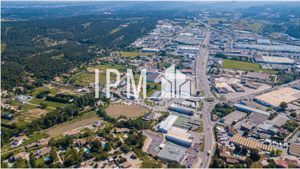 A louer local commercial 241m² aux Pennes Mirabeau