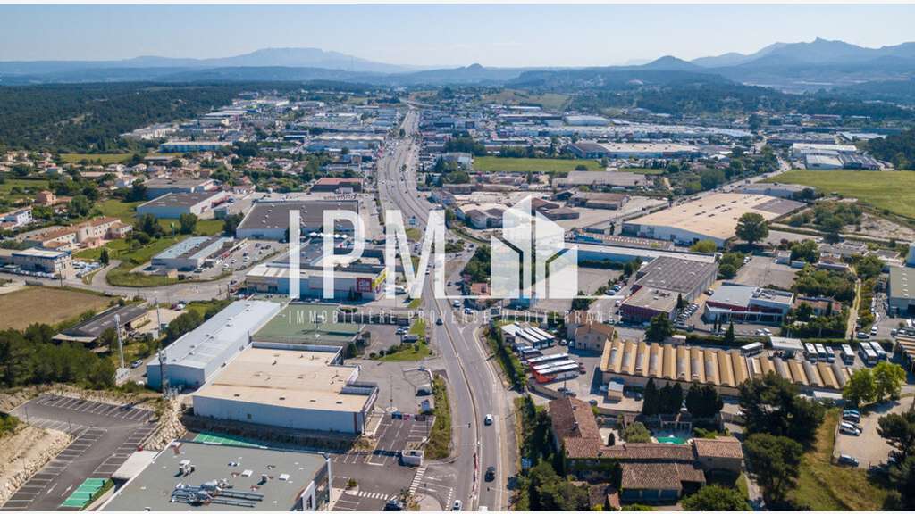 A louer local commercial 241m² aux Pennes Mirabeau