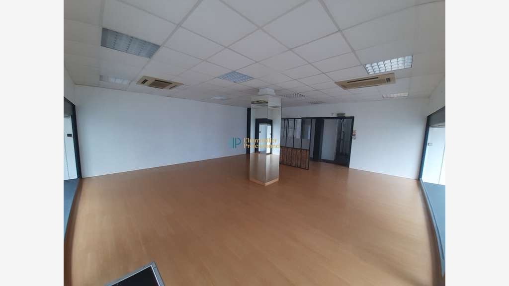 A louer local commercial de 250m² à Lorient Centre