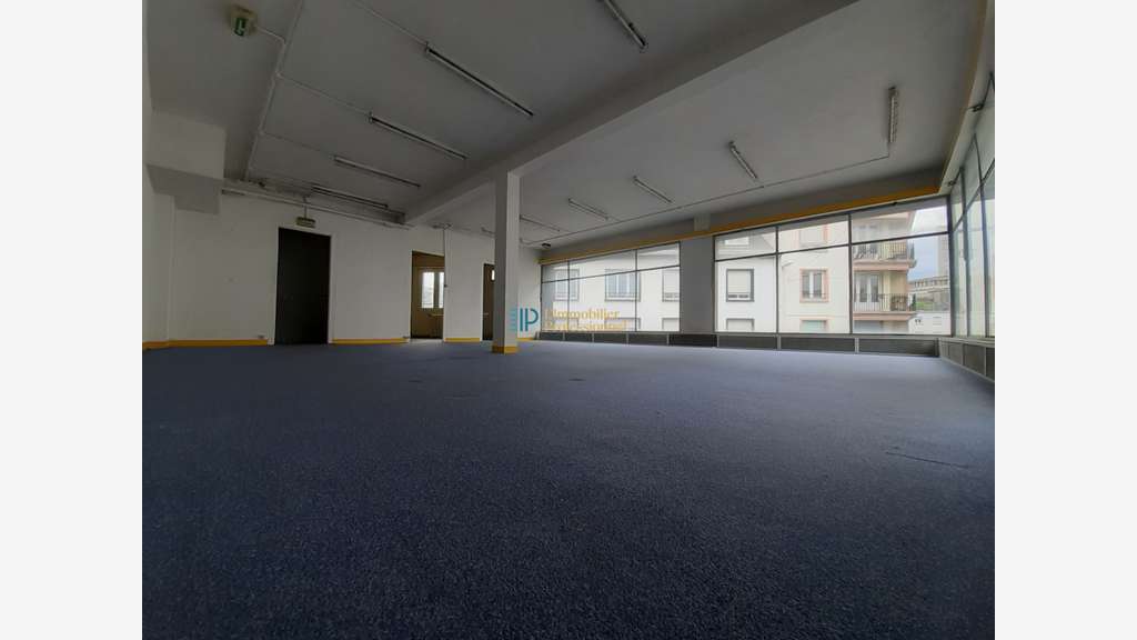 A louer local commercial de 250m² à Lorient Centre