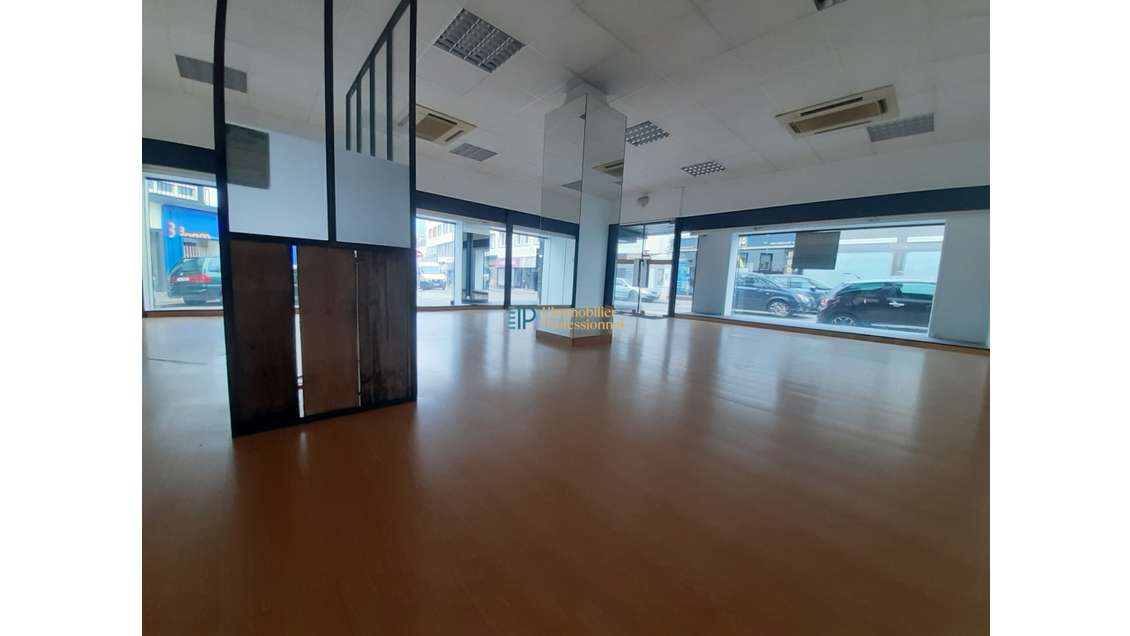 A louer local commercial de 250m² à Lorient Centre