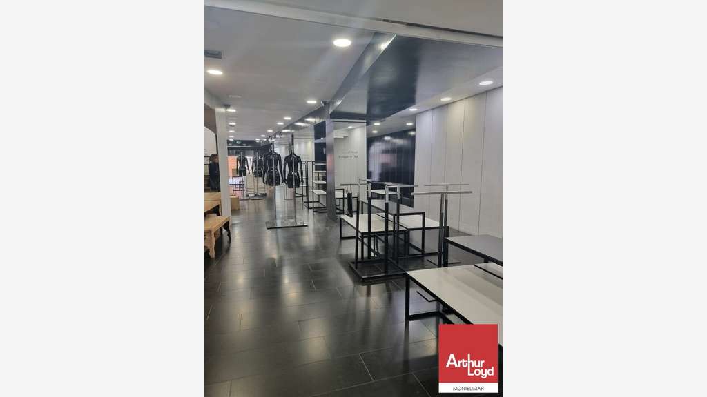 Local commercial 250m² à louer Montélimar centre