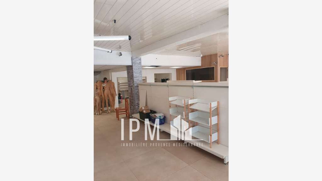 A louer local commercial 331m² à La Seyne-sur-Mer