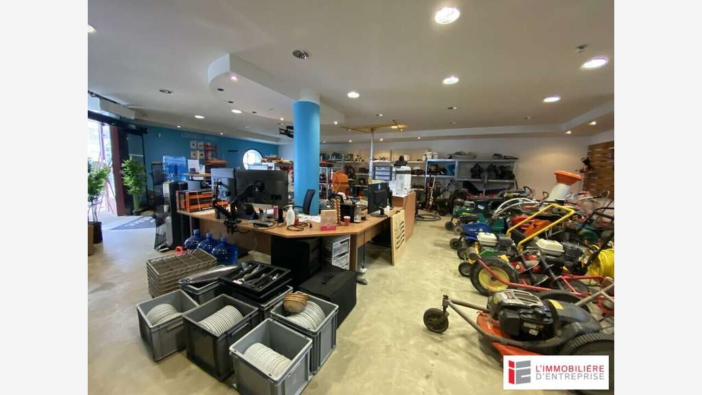 A louer local commercial 255m² à Vern-sur-Seiche
