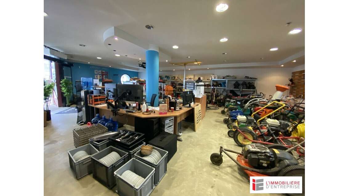 A louer local commercial 255m² à Vern-sur-Seiche