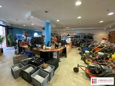 A louer local commercial 255m² à Vern-sur-Seiche