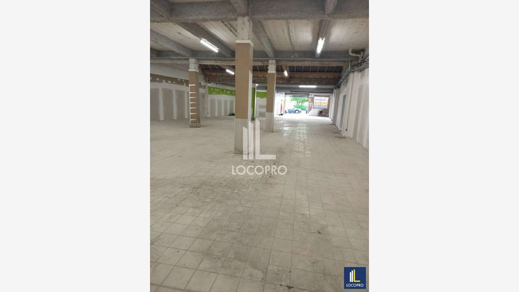 Local commercial à louer de 400m² en CV de Nice