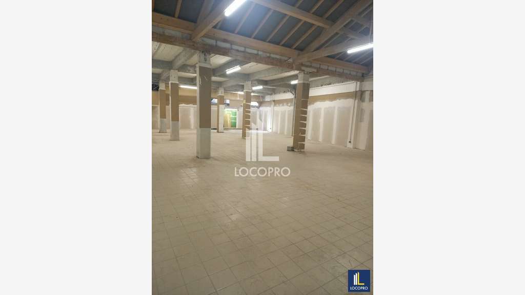 Local commercial à louer de 400m² en CV de Nice