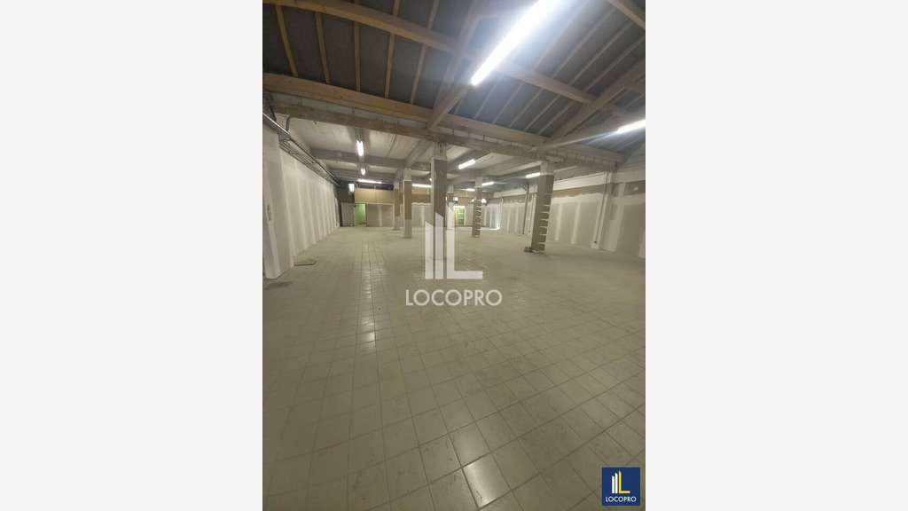 Local commercial à louer de 400m² en CV de Nice