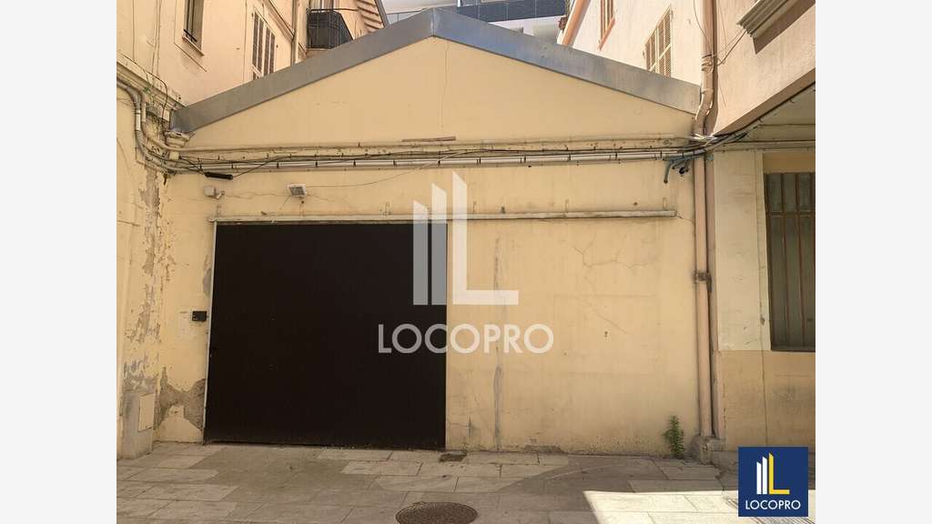 Local commercial à louer de 400m² en CV de Nice