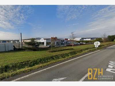Local commercial de 490m² à louer à Plouay