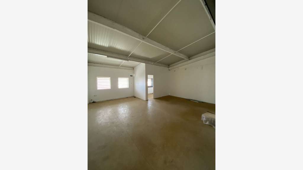 A louer local commercial 50m² proche centre Robert
