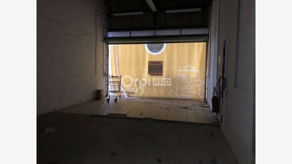 A louer local commercial 63m² + parking à Domerat