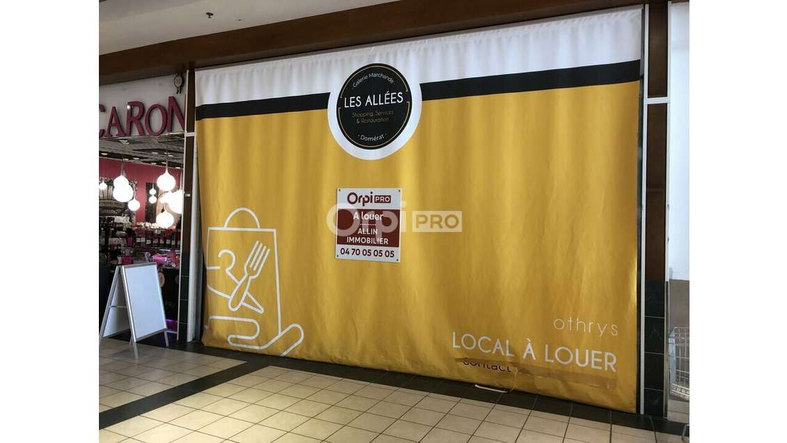 A louer local commercial 63m² + parking à Domerat
