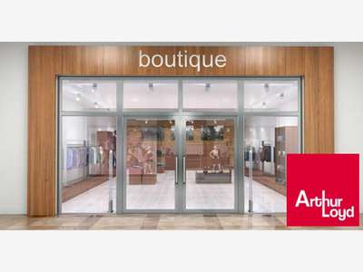 Local  20m² avec grande vitrine à louer à Bayonne