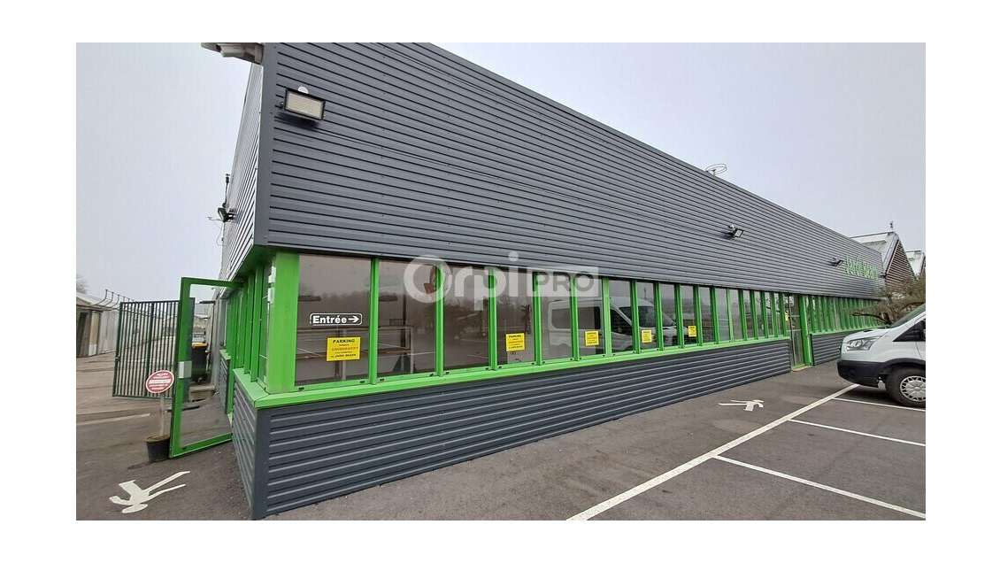 Local commercial 180m² à louer à Mazerolles 