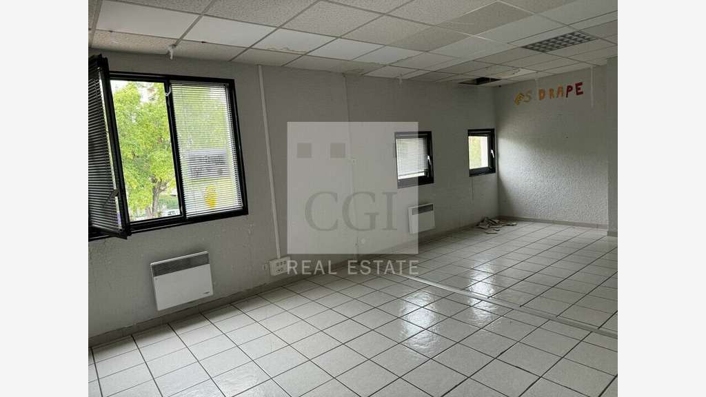 A louer bureaux 203m² à Bron