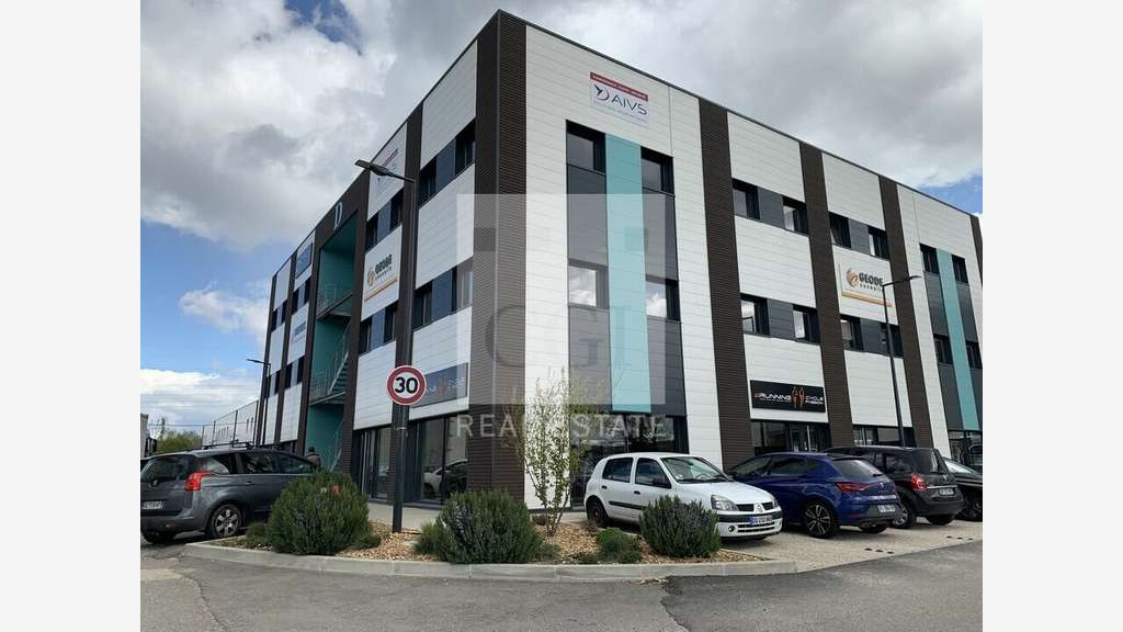 Local commercial 149m² à louer à Genay