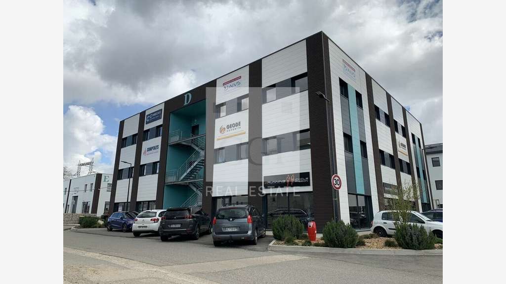 Local commercial 149m² à louer à Genay
